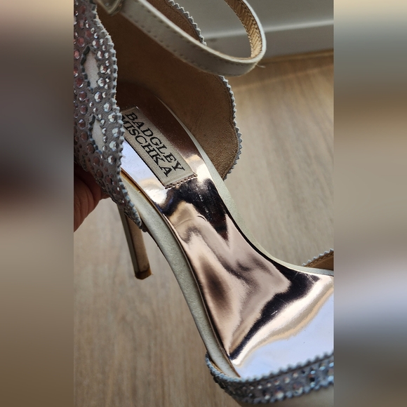 Badgley Mischka Ivory Shoes with crystal beads! - Picture 11 of 11